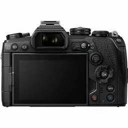 Aparat Olympus OM D E M1 Mark III z tyłu