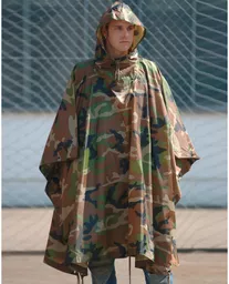 Poncho przeciwdeszczowe z kamuflażem Brandit Ripstop Woodland Poncho przeciwdeszczowe z kamuflażem Brandit Ripstop Woodland