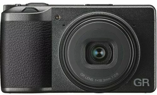 aparat ricoh gr iii z przodu