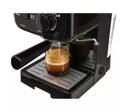 Ekspres do kawy Sencor SES 1710BK czarny widok od góry na zaparzanie kawy
