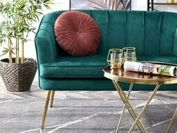 Komfortowa, niewielka sofa na modnych złotych n≥óżkach Komfortowa, niewielka sofa na modnych złotych n≥óżkach