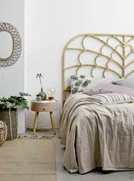 Stolik nocny okrągły Design Town prezentacja ustawienia w sypialni Stolik nocny okrągły Design Town prezentacja ustawienia w sypialni