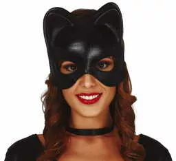 Czasami wystarczy jedynie maska i jednokolorowe ubranie, aby stworzyć wyjątkowy strój na Halloween Czasami wystarczy jedynie maska i jednokolorowe ubranie, aby stworzyć wyjątkowy strój na Halloween