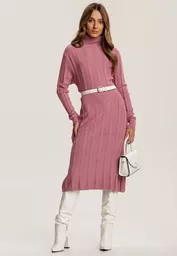 Sukienka sweterkowa z golfem różowa