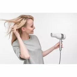 stylizacja włosów suszarką z jonizacją stylizacja włosów suszarką z jonizacją