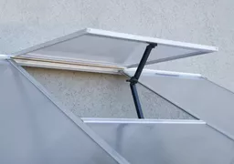 Szklarnia balkonowa przyścienna z poliwęglanu - okno dachu