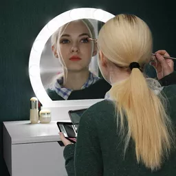 Toaletka led biała SONGMICS prezentacja wykonywania makijażu