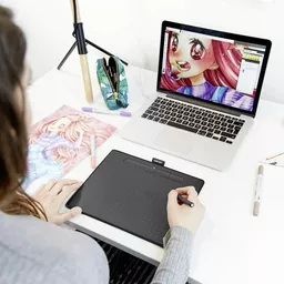 Tablet Wacom Intuos M w procesie twórczym Tablet Wacom Intuos M w procesie twórczym