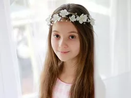 kwiatowy wianek na głowę białe kwiaty kwiatowy wianek na głowę białe kwiaty